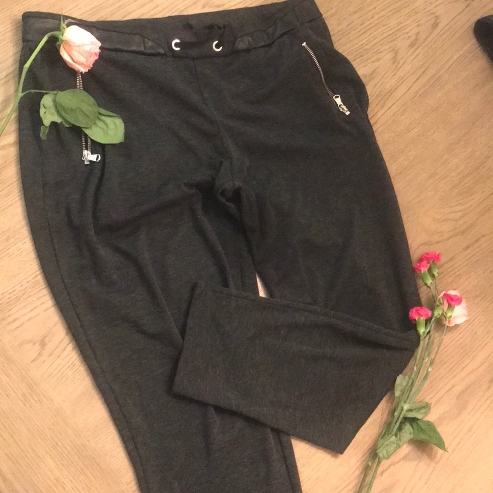 H&M women gray and black joggers/sweatpants